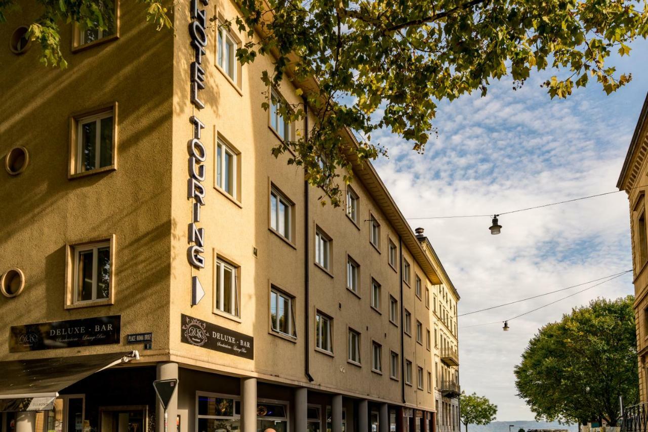 Touring Au Hotel